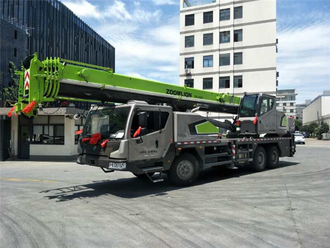 新北区跨街广告牌的高空安装注意事项