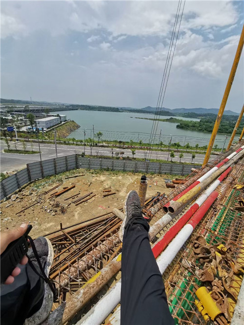 新北区作业中发生设备损坏或人员意外，责任怎么划分？